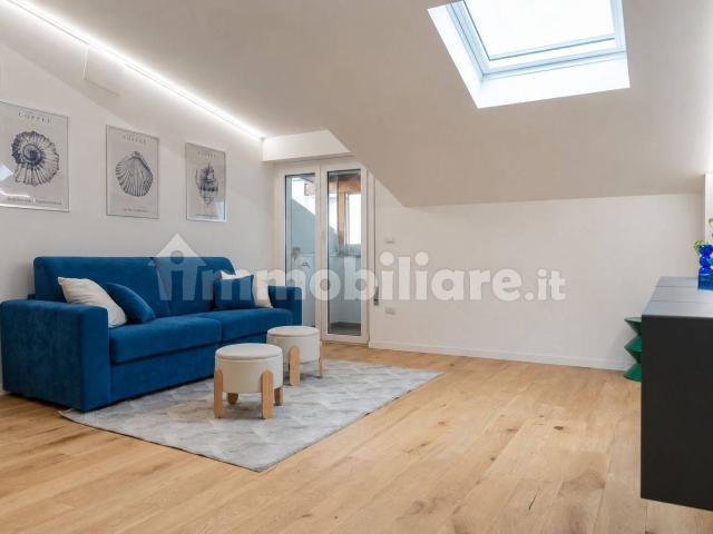 Appartamento in affitto a Quartiere dei poeti, Pineto