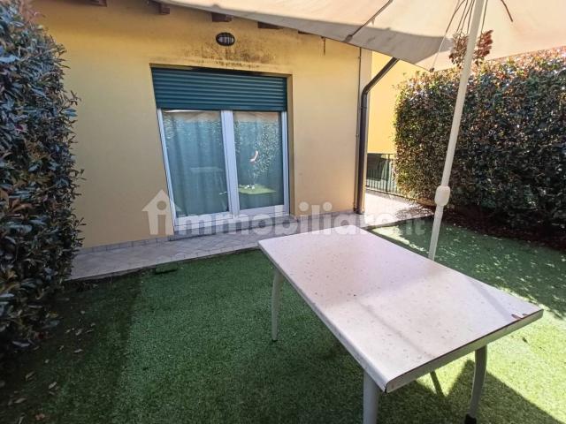 Appartamento in affitto a Daverio, Lombardia