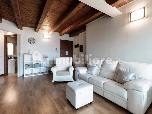 Appartamento in affitto a Gerenzana, Como