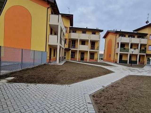 Appartamento in affitto a Vellezzo Bellini, Lombardia