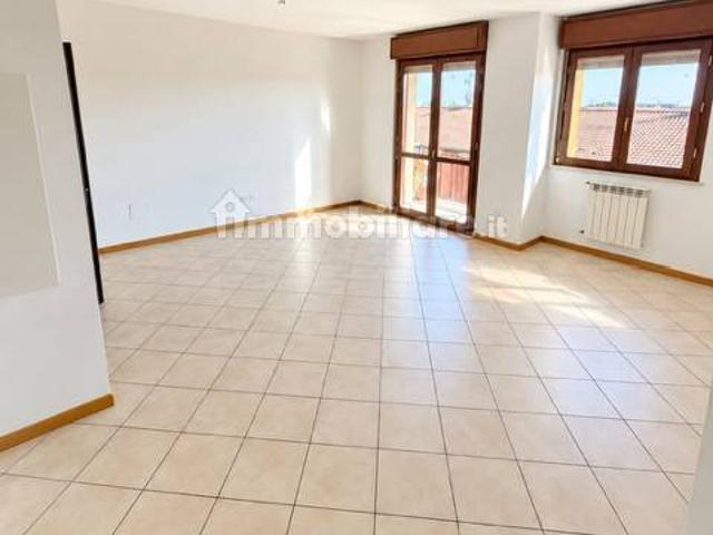 Appartamento in affitto a Montichiari, Brescia