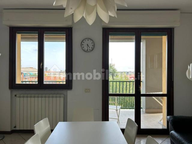 Appartamento in affitto a Municipio Roma X, Roma Capitale