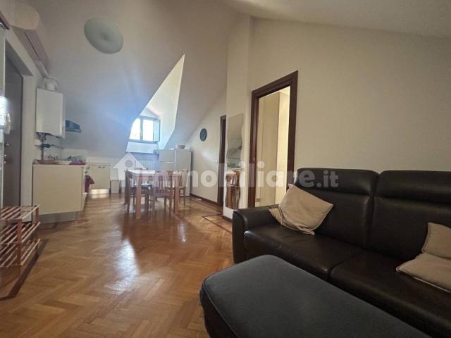 Appartamento in affitto a Solaro, Lombardia