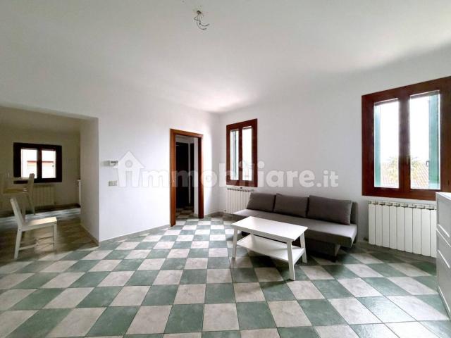 Appartamento in affitto a Loreo, Veneto