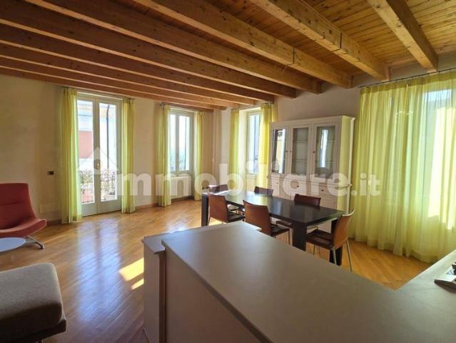 Appartamento in affitto a Desenzano Del Garda, Lombardia