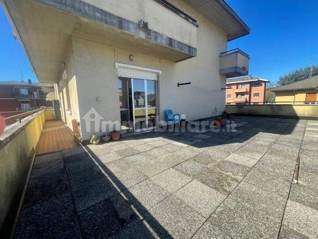 Appartamento in affitto a Castronno, Lombardia