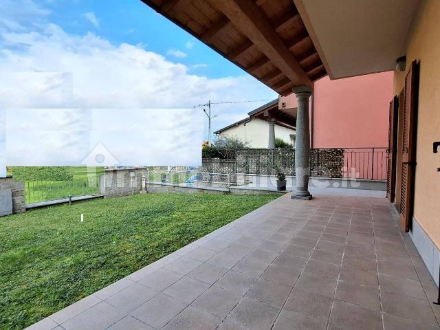 Appartamento in affitto a Mossanzonico, Dongo