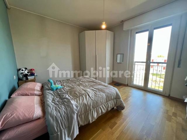 Appartamento in affitto a Angera, Lombardia