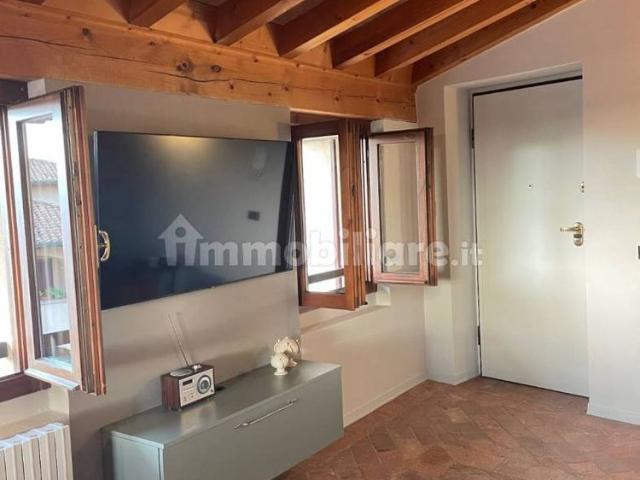 Appartamento in affitto a Corte Franca, Lombardia
