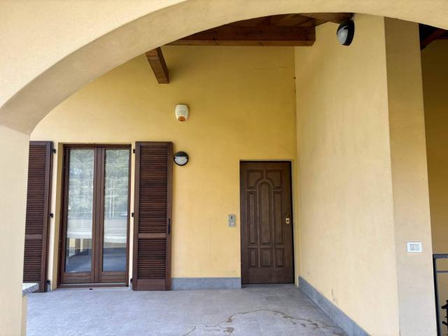 Appartamento in affitto a Daverio, Lombardia