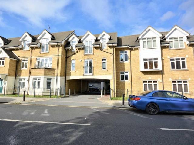 Apartment for rent in Bush Hill Park, Greater London