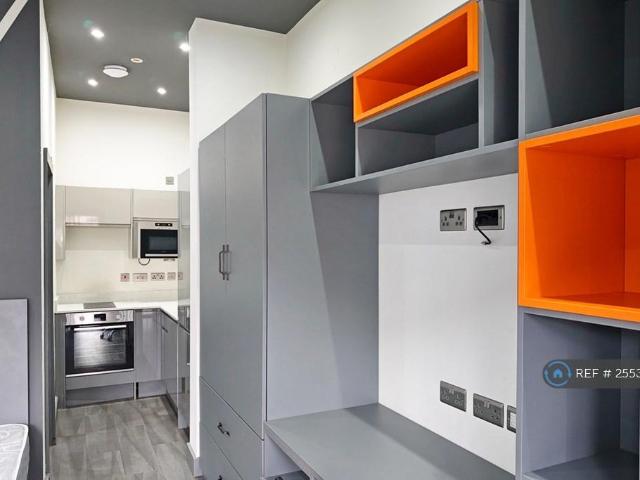 Apartment for rent in Charing Cross, Leeds