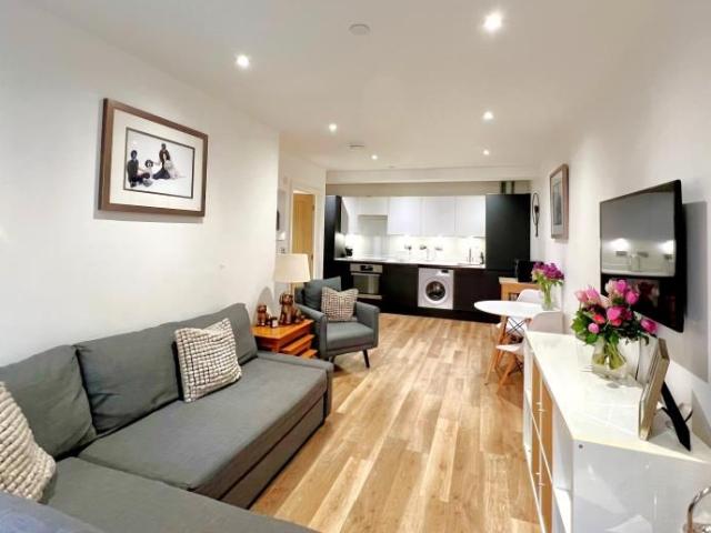 Apartment for rent in Horsell, Woking