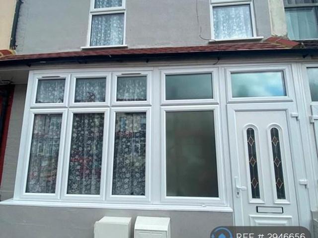 House for rent in London Borough of Ealing, Greater London