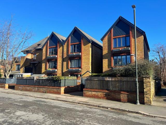 Apartment for rent in London Borough of Merton, Greater London