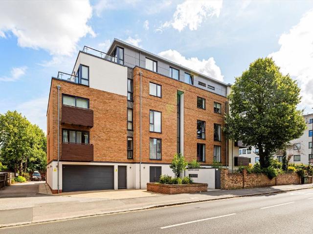 Apartment for rent in London Borough of Merton, South Wimbledon