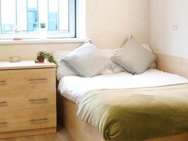 Studio for rent in St Ann's, Haddon