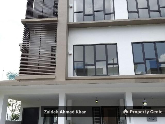 Townhouse for rent in Tanjong Sepat, Selangor