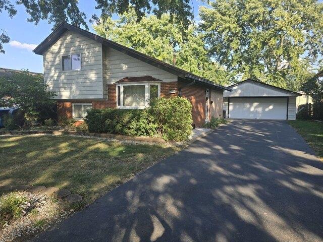 House for sale in Midlothian, Illinois