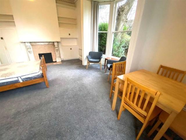 Apartment to rent in Bluebell, North Tipperary