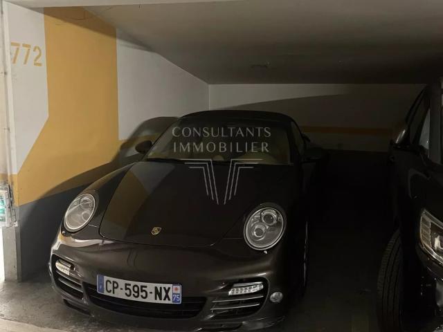 Garage vente à Paris, Île-de-France