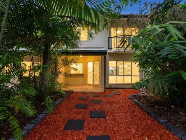 Townhouse for sale in Mooroobool, Cairns