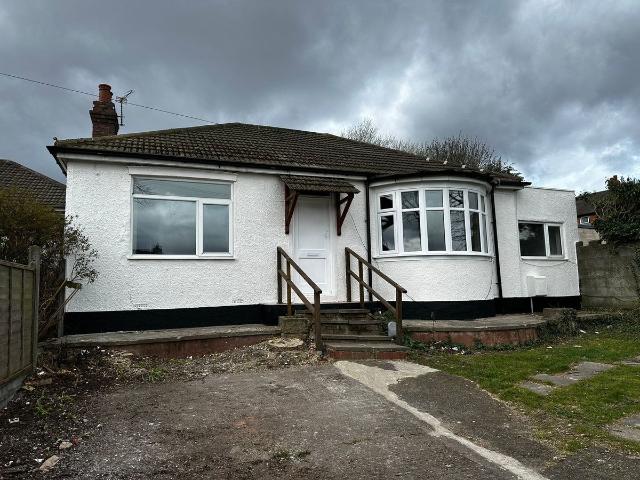 Studio for rent in Black Lake, Hill Top