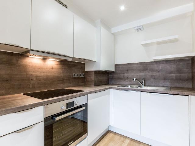 Studio for rent in Yiewsley, Greater London