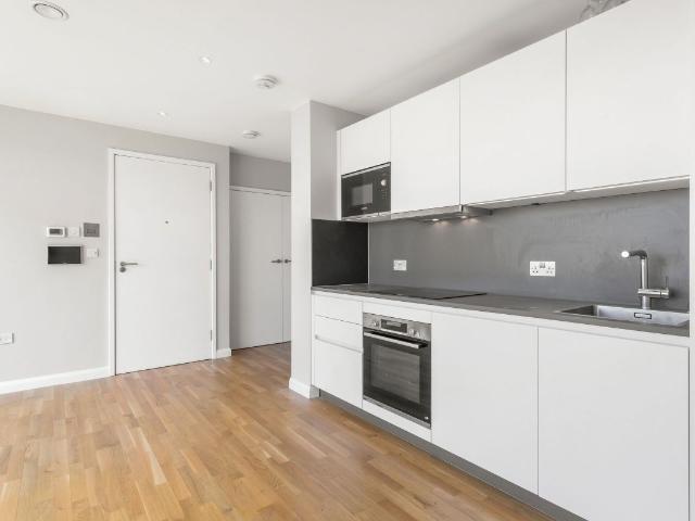 Studio for rent in Yiewsley, Greater London