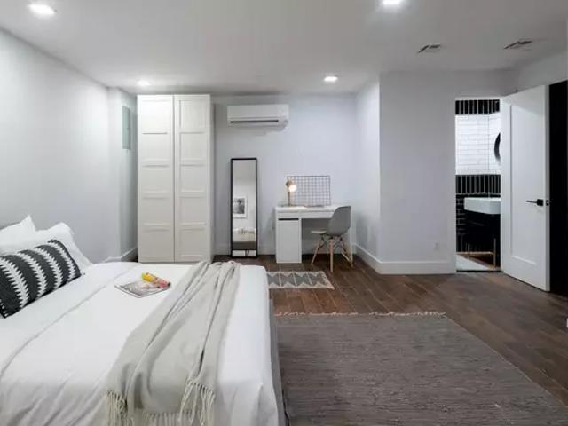 Room for rent in Arverne, New York