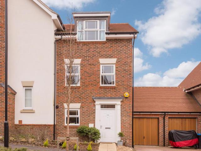 House for rent in Perryfields, West Sussex