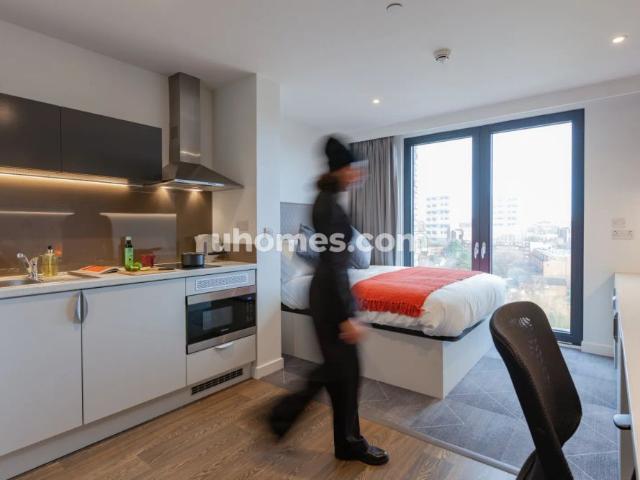 Studio for rent in Woodside, Scotland