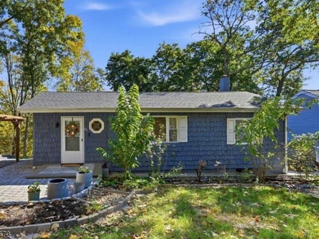 House for sale in Oakland, Bergen County