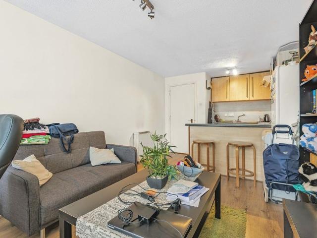 Apartment for rent in London Borough of Lewisham, Cat Hill