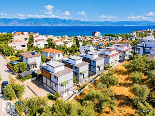 Burhaniye içerisinde satılık Villa