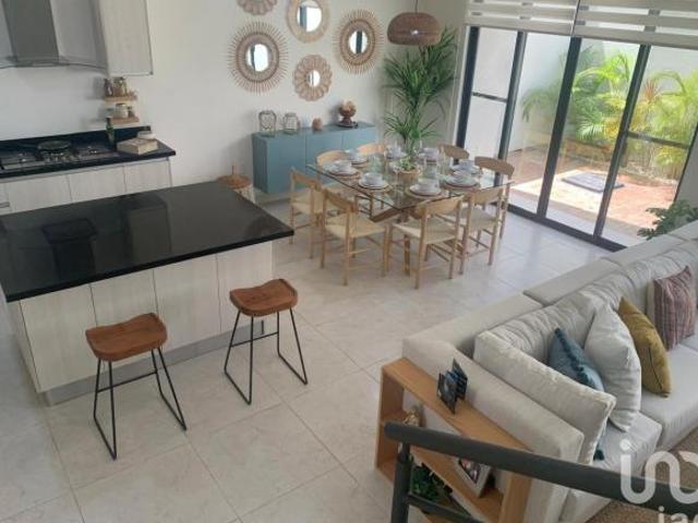 CASA EN LA AVENIDA HUAYACAN A 20 MINUTOS DE LA PLAYA