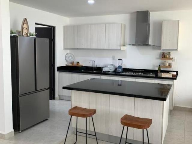 CASA EN LA AVENIDA HUAYACAN A 20 MINUTOS DE LA PLAYA