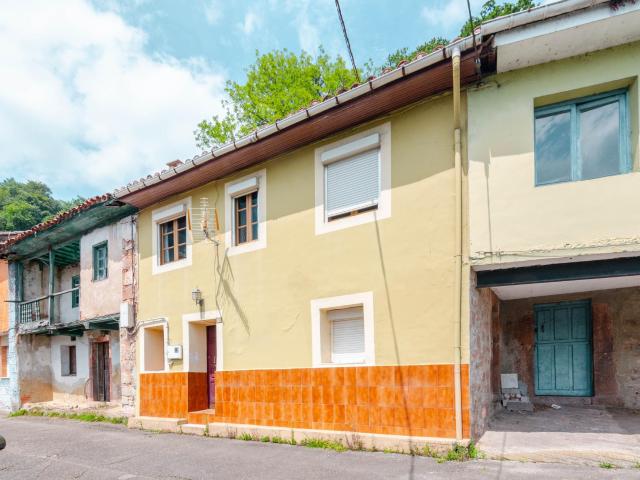 Casa en venta en Peñerúes, Morcín