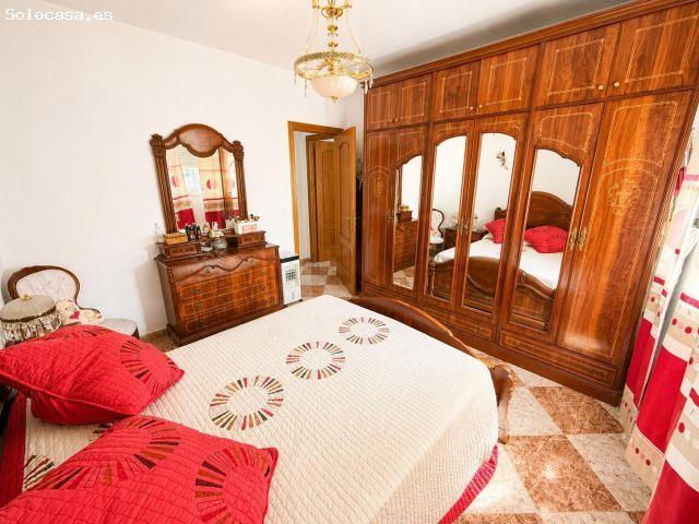Casa en venta en La Carlota, Andalucía