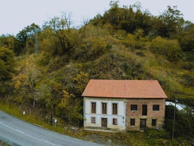 Chalet en venta en Quirós, Asturias