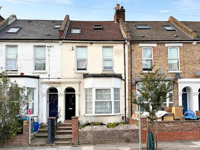 House for rent in Harlesden, Greater London