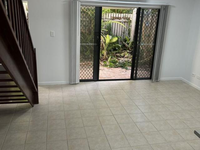 Townhouse for rent in Palm Cove