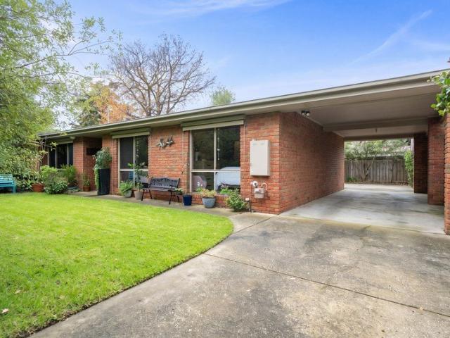 Townhouse for sale in Seymour, Victoria