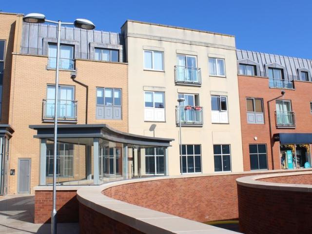 House for rent in Row Town, Surrey