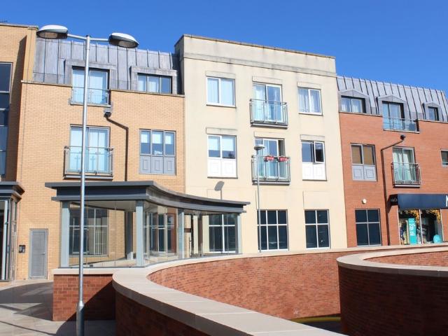 Apartment for rent in Row Town, Surrey