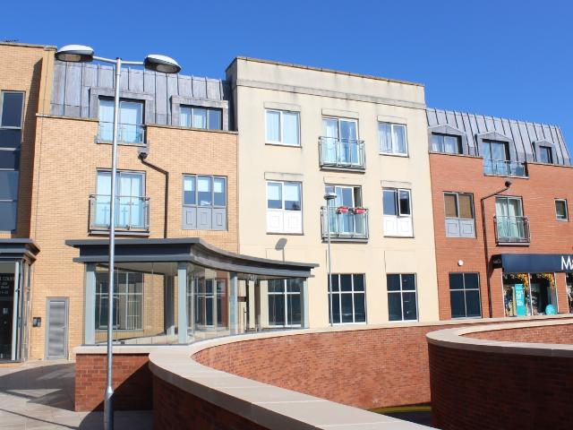 Apartment for rent in Row Town, Surrey