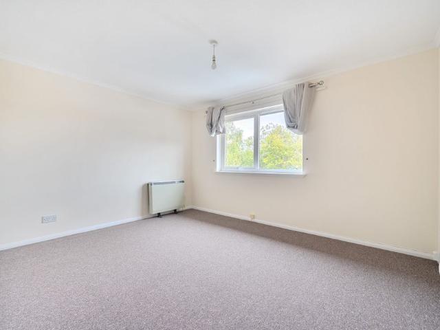 Apartment for rent in Farncombe, Waverley