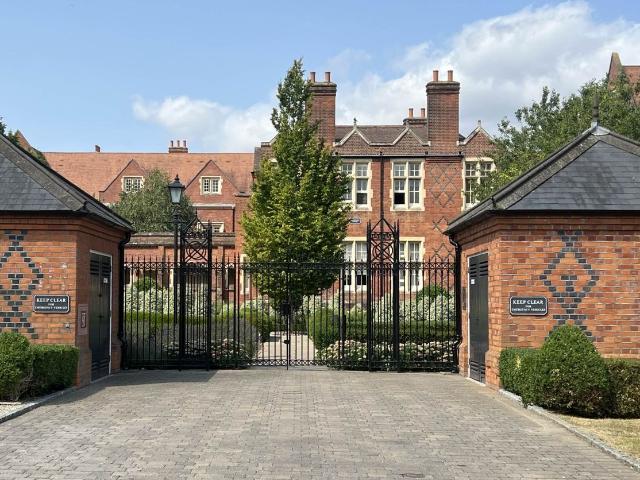 Apartment for rent in Clements Park, Navestock Side