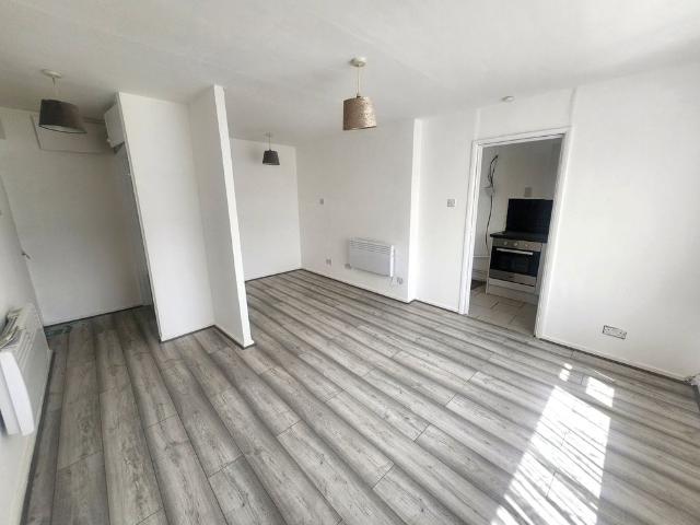 Studio for rent in Dudley Port, Tipton