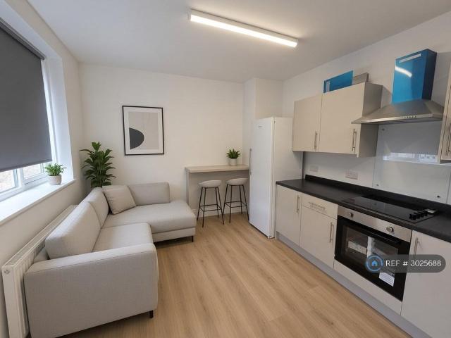 House for rent in Gould's Green, Greater London